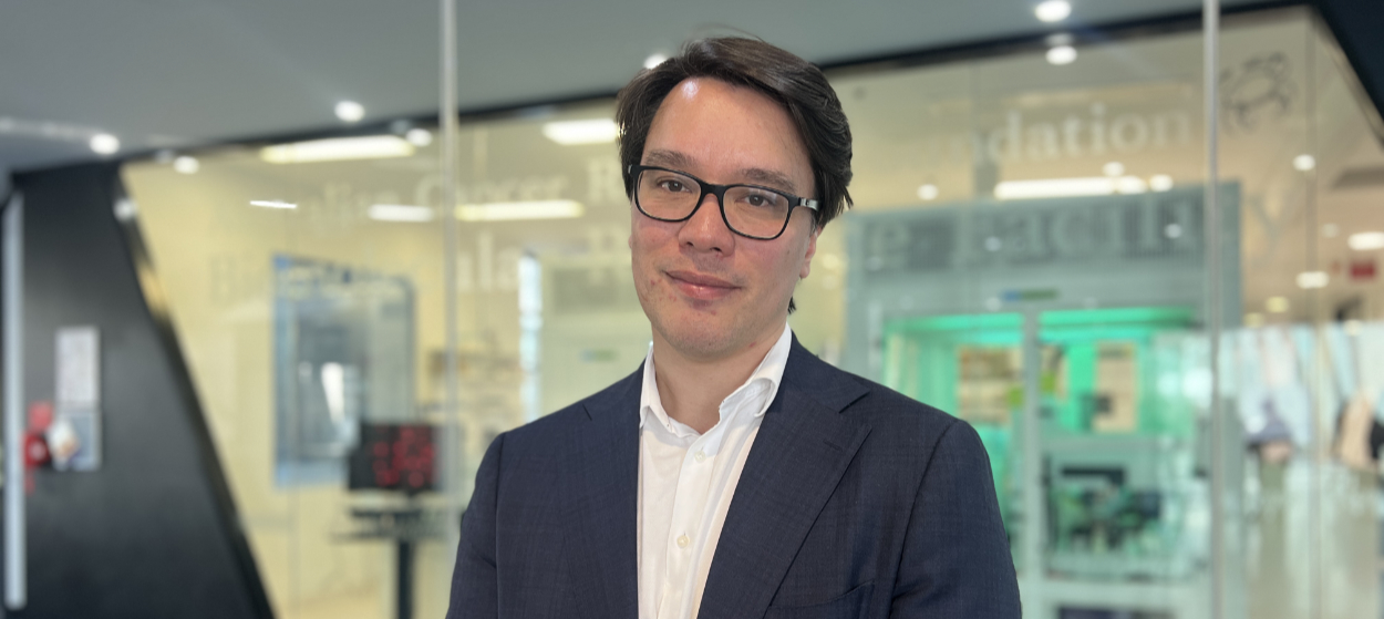Director of the Centre for Personalised Medicine, Associate Professor Simon Jiang